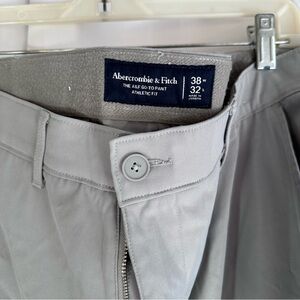 Abercrombie & Fitch Light Gray Men's Performance Chinos Athletic Fit 38x32